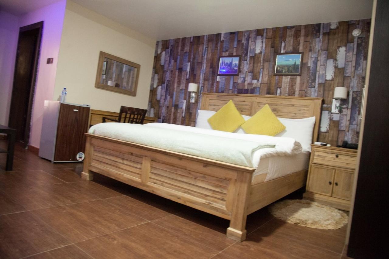 Villa Toscana Hotel And Suits Lagos Extérieur photo