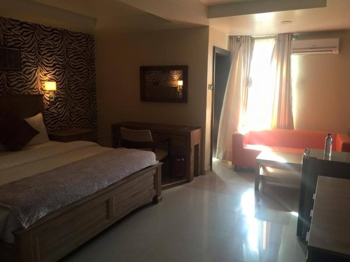 Villa Toscana Hotel And Suits Lagos Extérieur photo