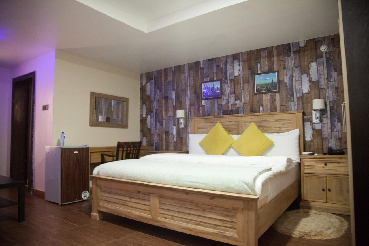 Villa Toscana Hotel And Suits Lagos Extérieur photo