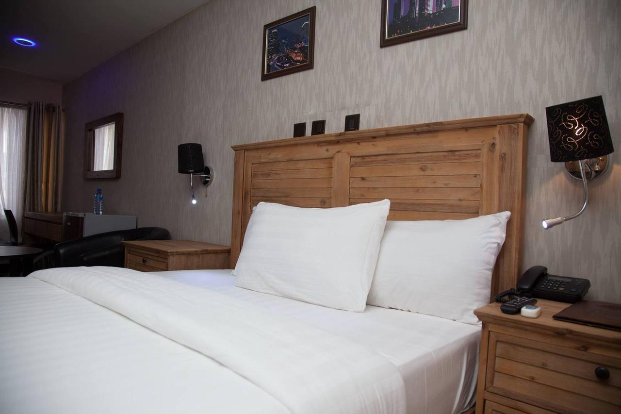 Villa Toscana Hotel And Suits Lagos Extérieur photo