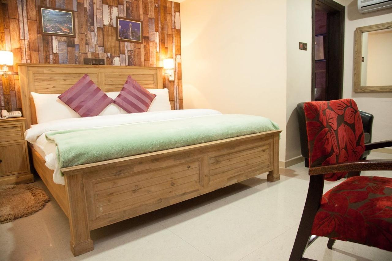 Villa Toscana Hotel And Suits Lagos Extérieur photo
