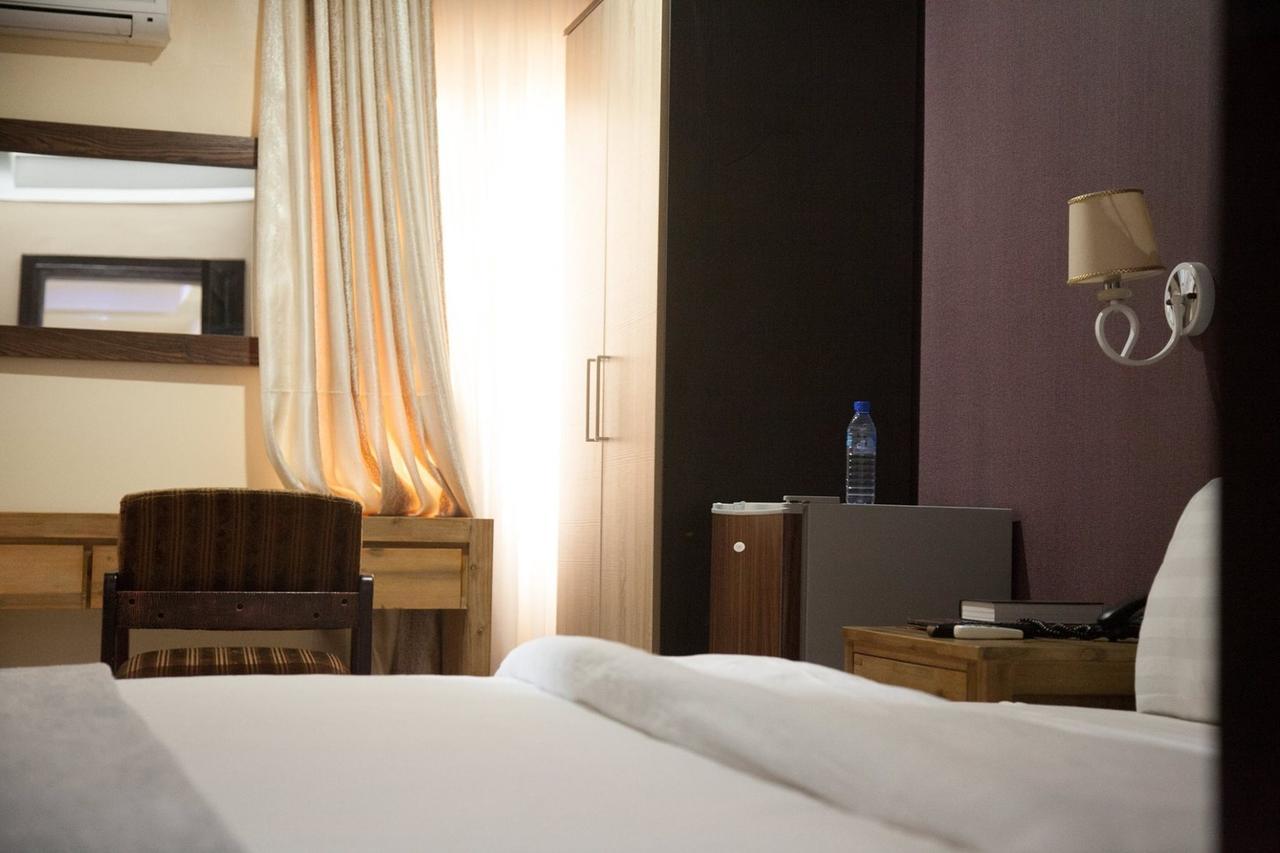 Villa Toscana Hotel And Suits Lagos Extérieur photo