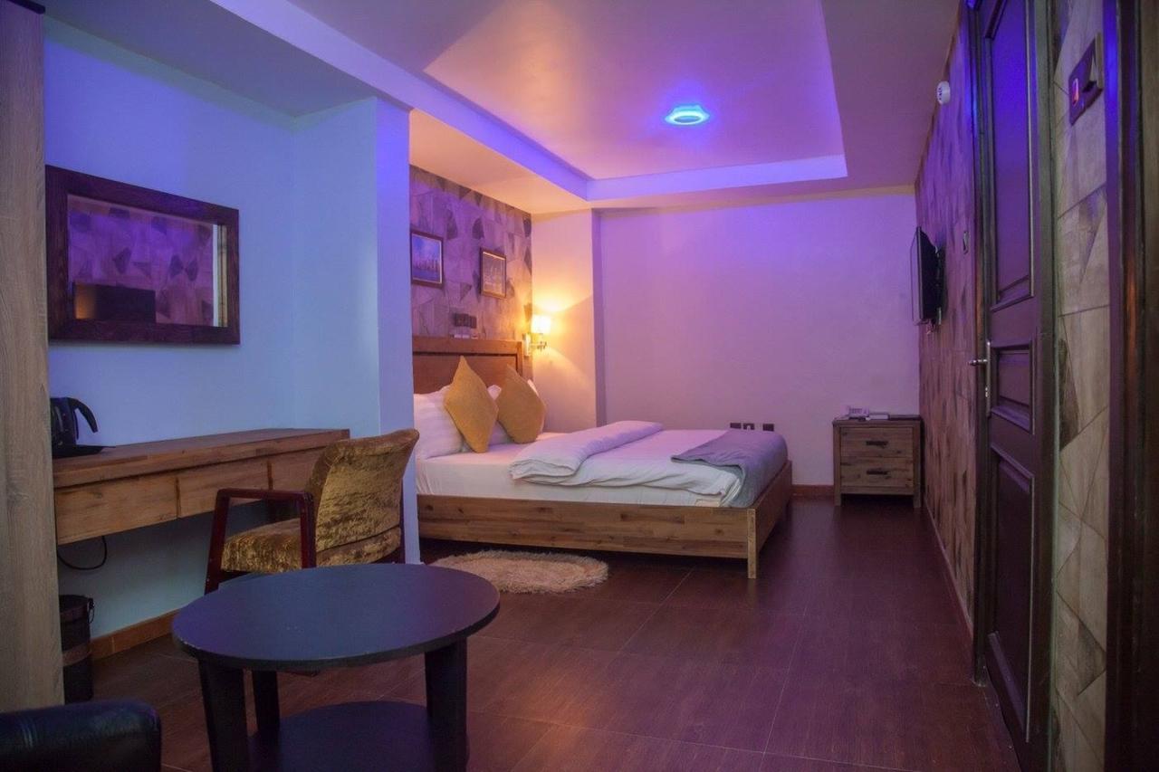 Villa Toscana Hotel And Suits Lagos Extérieur photo